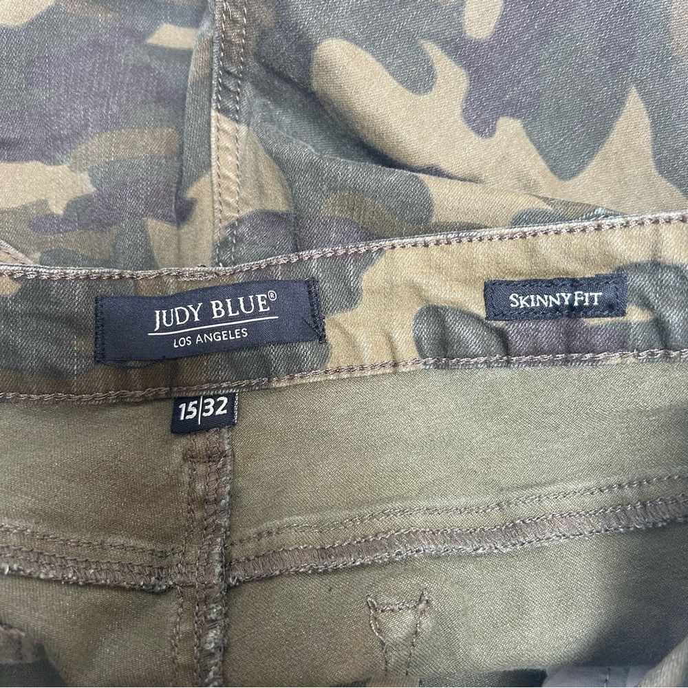 Judy Blue Camouflage Camo Distressed Skinny Fit Jeans Style #8473 Size 15/32 - Picture 2 of 5